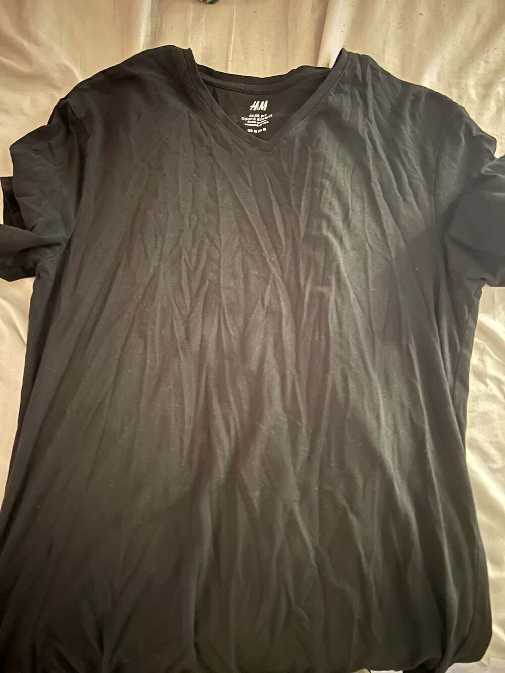 H&M Men's Slim Fit V-Neck T-Shirt Black